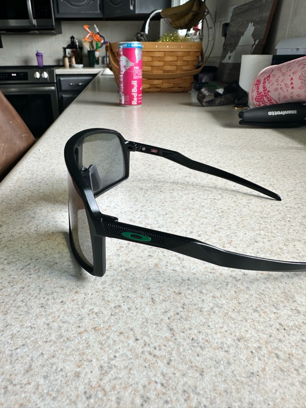 Oakley sutro glasses with blue/green prizm lens - Picture 3 of 3